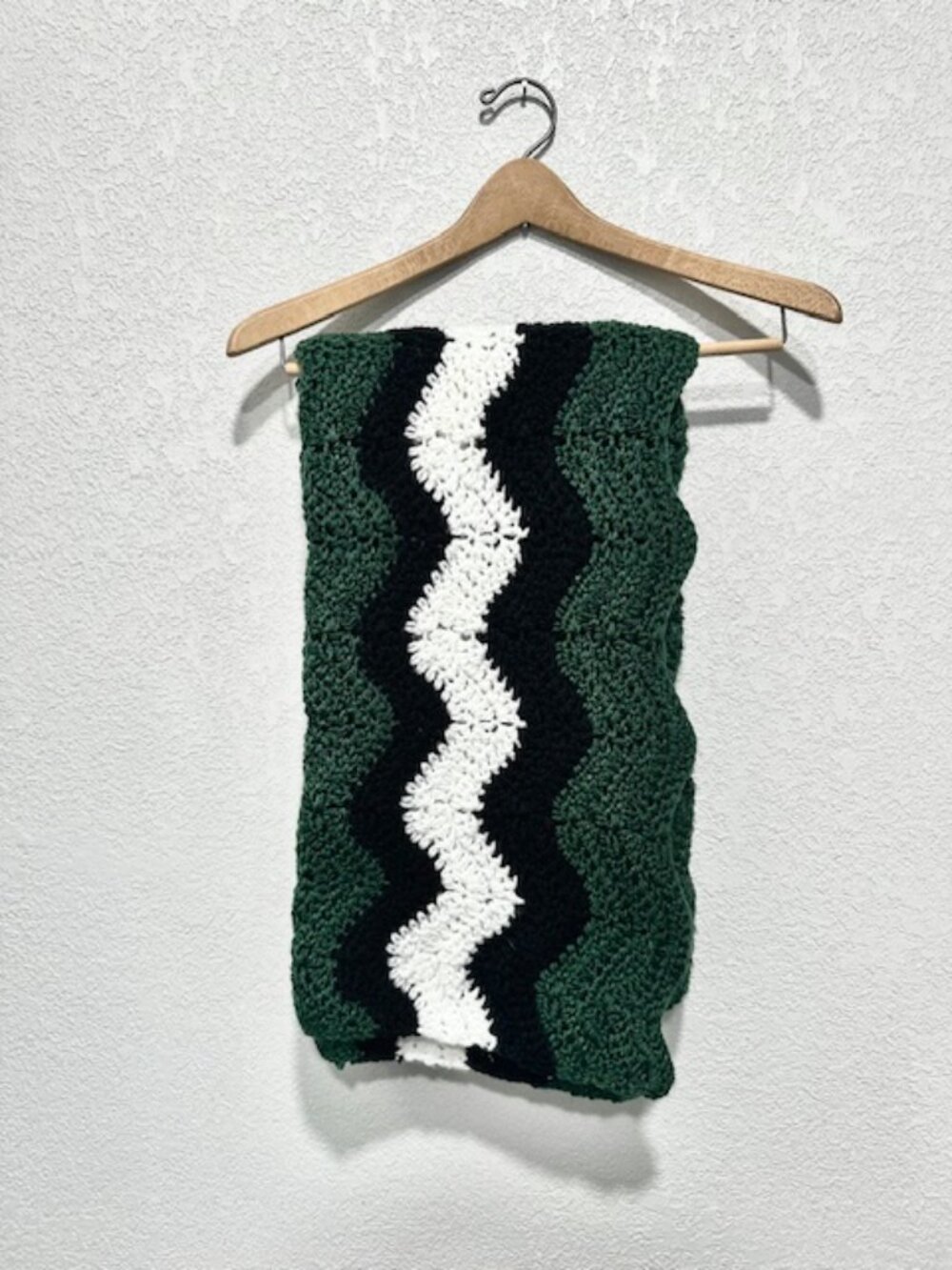 Handmade Granny Crochet Knit Table Runner Green White Black Zigzag 23inx70in